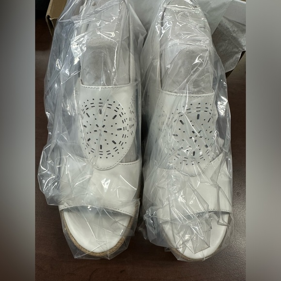 Soul Naturalizer Ocean White Sandal size 9 W - Picture 2 of 5